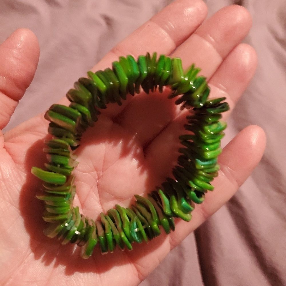 Green Shell Bracelet  - Picture 6 of 6
